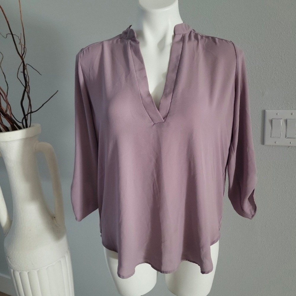 Lush Dusty Mauve Roll Tab Sleeve Split V-Neck Blouse Lavender Relaxed Fit MED
